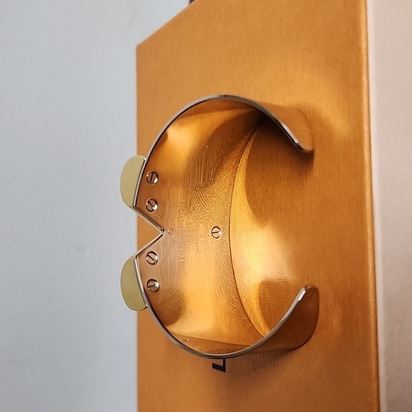 Louis Vuitton Essential V limited edition employee cuff bracelet - Picture 7 of 15